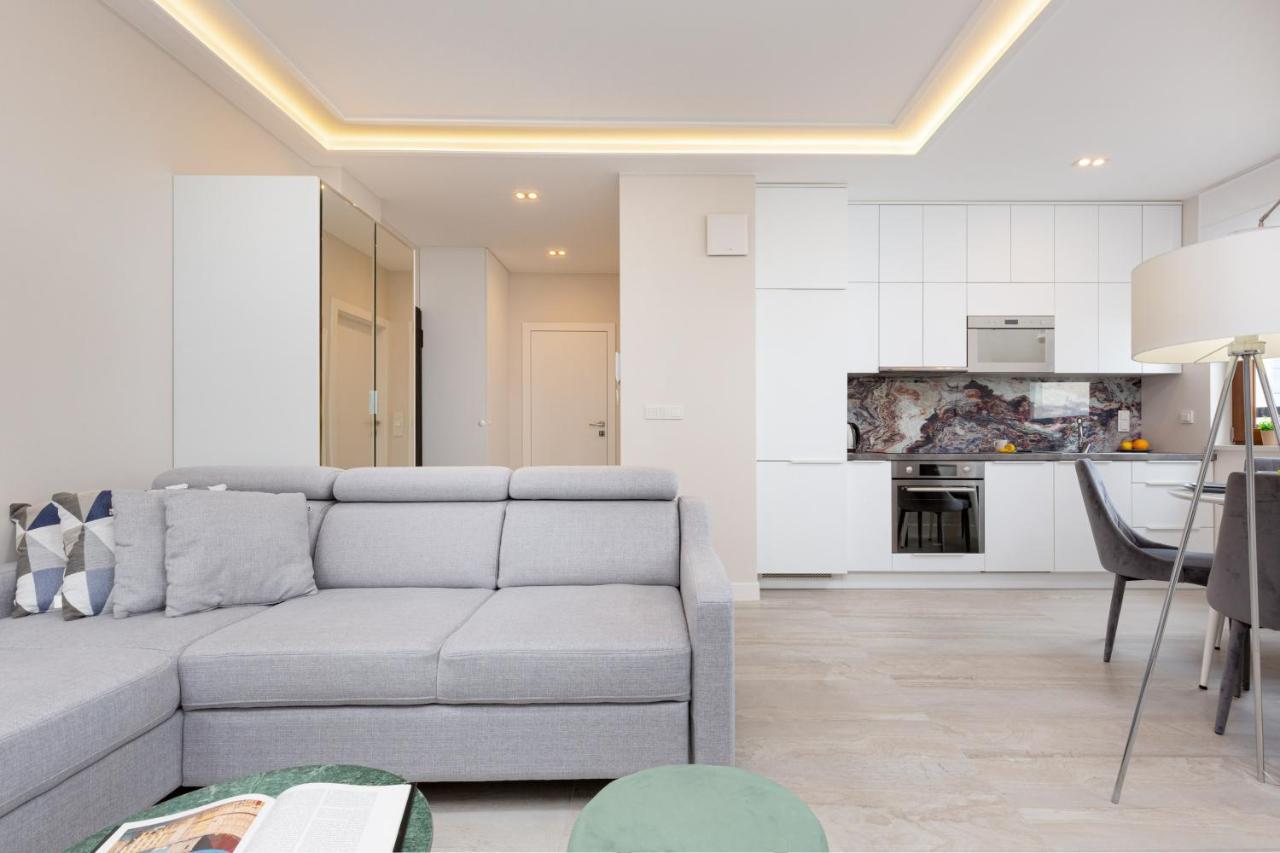 City Center Apartments Grzybowska With Parking By Noclegi Renters Warsaw Exterior photo