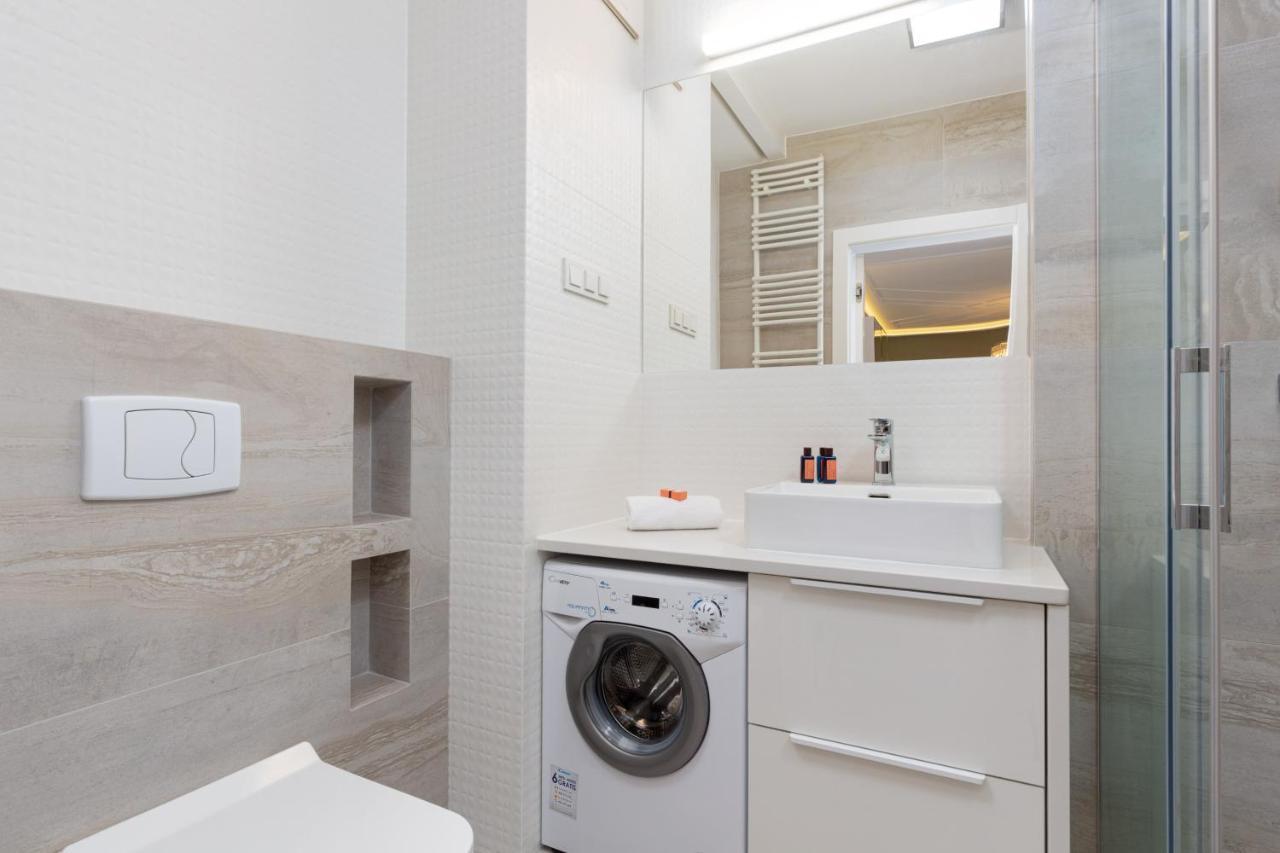 City Center Apartments Grzybowska With Parking By Noclegi Renters Warsaw Exterior photo